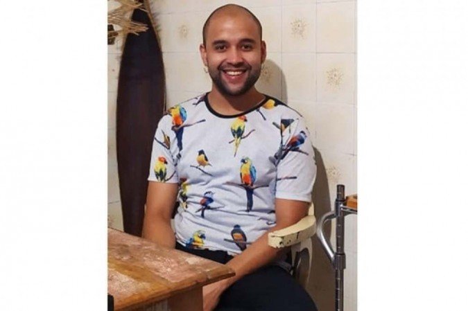 "&Agrave;s vezes, d&aacute; pregui&ccedil;a de cozinhar todo dia, mas sempre tento manter essa rotina" Vin&iacute;cius Santana, produtor cultural