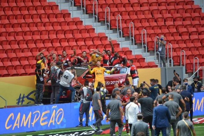 Flamengo vence Palmeiras nos pênaltis e conquista bicampeonato do