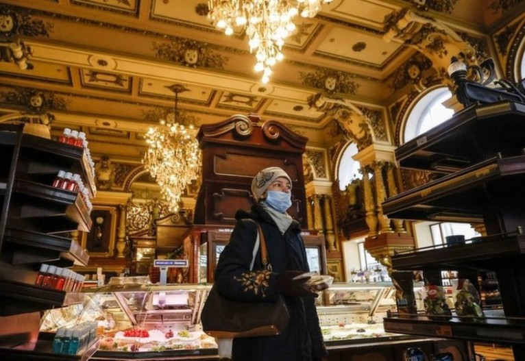 Repleto de obras de arte, mercado luxuoso de Moscou fecha após 120 anos