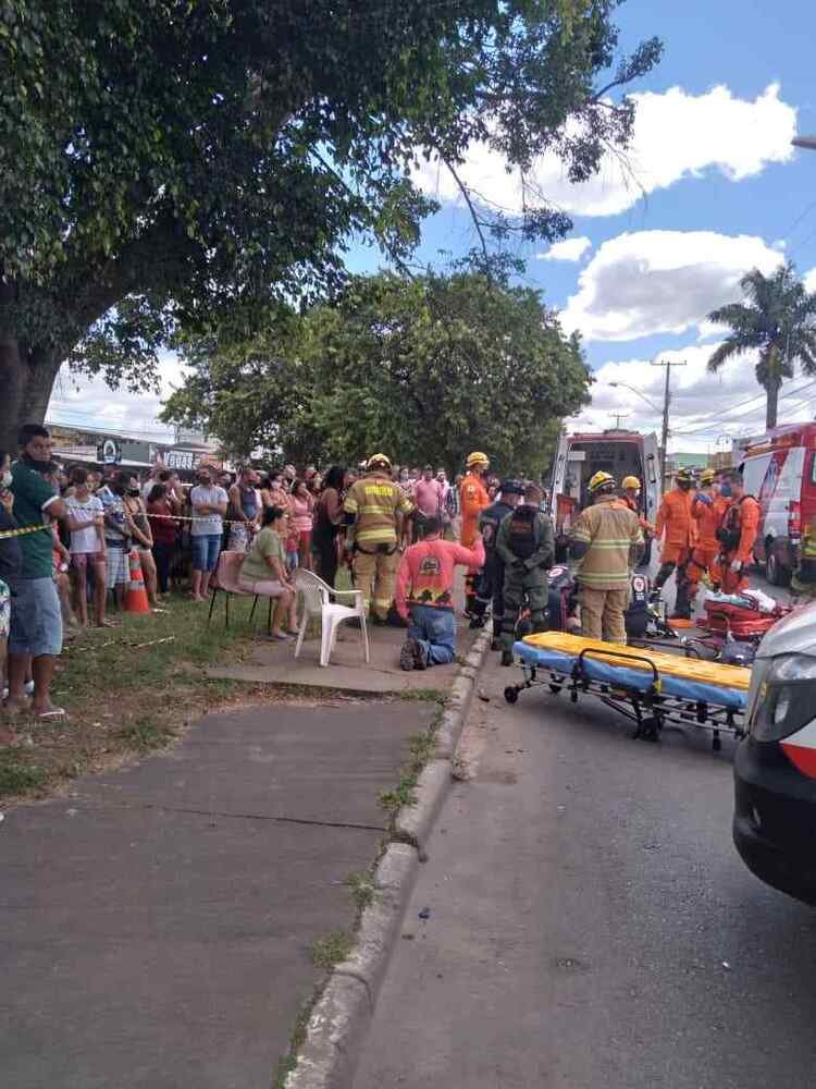 A mãe sofreu uma parada cardiorrespiratório no local e não resistiu. O menino foi encaminhado com vida ao Hospital Regional de Ceilândia (HRC) pelo Samu