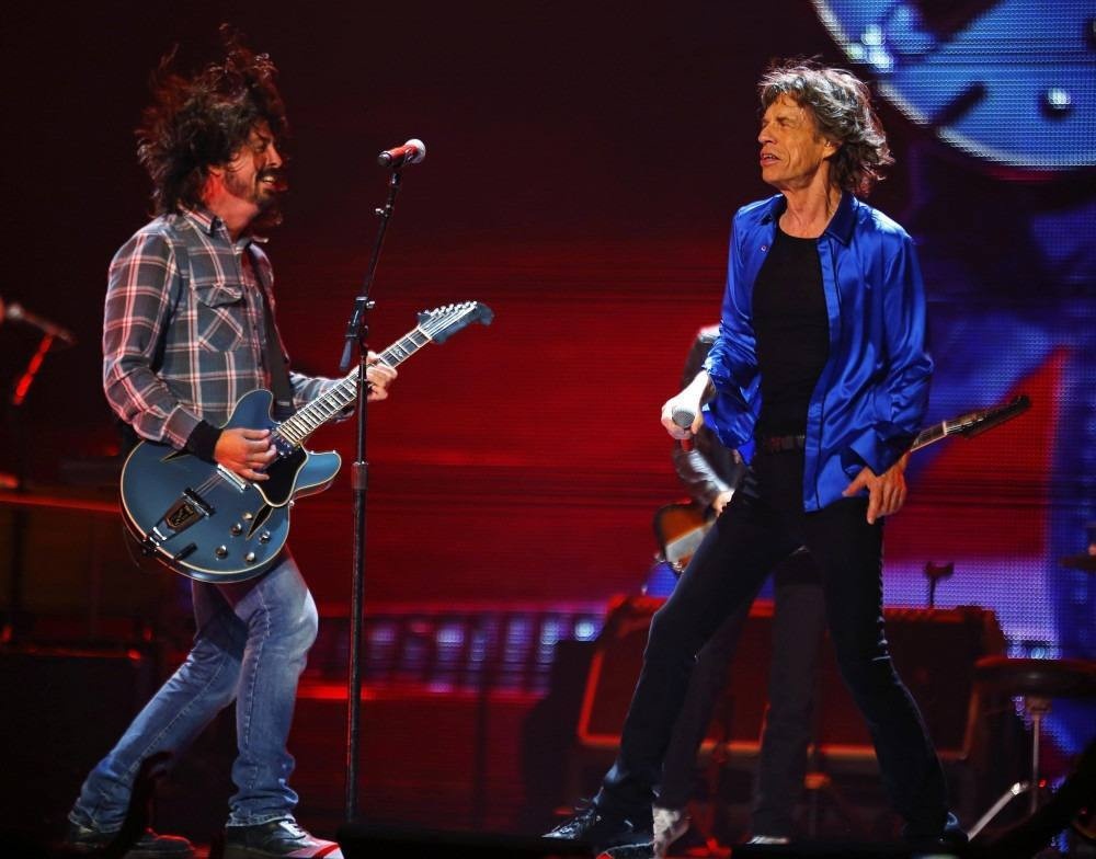 Mick Jagger e Dave Grohl lançam música sobre o fim do confinamento