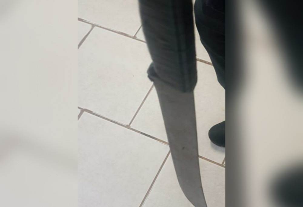 Homem ameaça matar mulher com facão no DF e acaba preso 