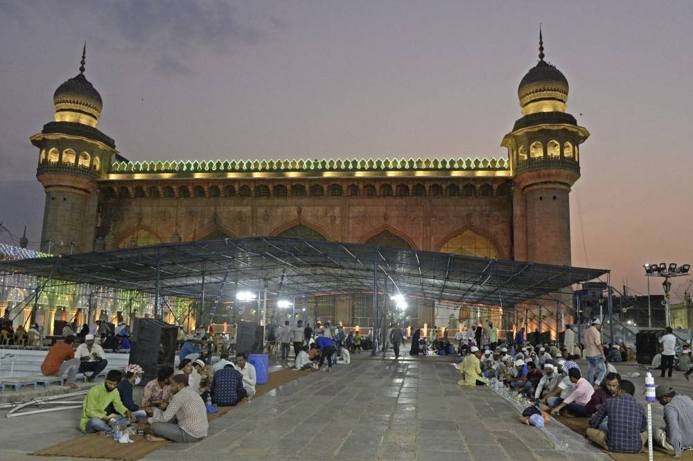 Festival religioso na Índia atrai multidões em plena onda de covid