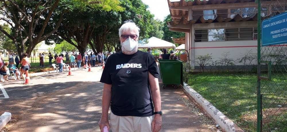 Eduardo de Melo Cajueiro, 65 anos, morador da Asa Norte e aposentado foi para o posto assim que soube da antecipação do prazo de vacina