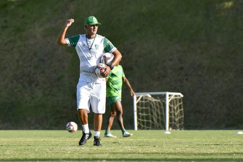 Apenas dois técnicos têm trabalhos de mais de um ano na Série A do Brasileirão