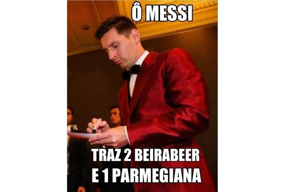 Em 2014, o traje escolhido pelo craque Lionel Messi para a cerimônia da Bola de Ouro repercutiu entre fãs do Beirute por lembrar o tradicional blazer de garçons do bar
