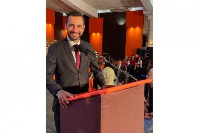 Ivan Ferreira, 45 anos, é diretor do colégio desde 2017