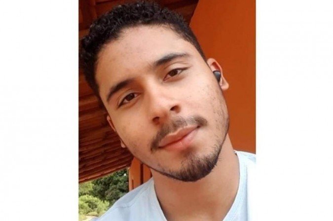 Vinícius Gomes de Oliveira, 18 anos, se formou em 2020 no Cemeb