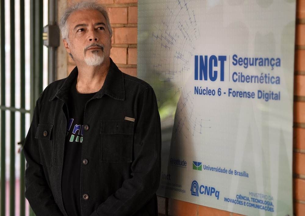 Rafael Timóteo e voluntários criaram um aplicativo para ajudar