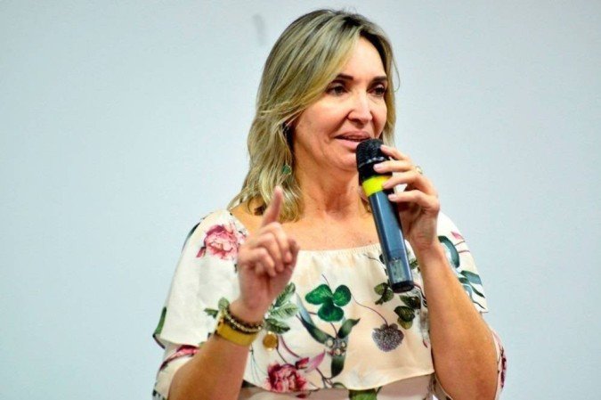 Rosilene Corrêa, diretora do Sindicato dos Professores do Distrito Federal (Sinpro-DF), acredita que os parlamentares deveriam lutar pela garantia da vida e pela vacinação