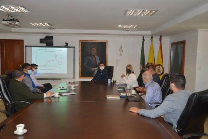 Governador apresentou situação dos hospitais da região nesta semana e determinou que pelo menos 14 municípios tomem providências urgentes para conter a transmissão da covid-19 -  (crédito: Reprodução/Twitter)