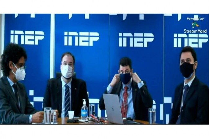 Da esquerda para a direita: Carlos Eduardo Moreno Sampaio, diretor de estatísticas educacionais do Inep, Danilo Dupas, presidente do Inep, Luís Filipe de Miranda Crochocki, diretor de avaliação da educação superior, e Ulysses Tavares Teixeira, coordenador-geral de controle de qualidade da educação superior
- (crédito: Inep/Reprodução) Da esquerda para a direita: Carlos Eduardo Moreno Sampaio, diretor de estatísticas educacionais do Inep, Danilo Dupas, presidente do Inep, Luís Filipe de Miranda Crochocki, diretor de avaliação da educação superior, e Ulysses Tavares Teixeira, coordenador-geral de controle de qualidade da educação superior
- (crédito: Inep/Reprodução)