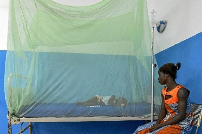 Crianças africanas são as mais afetadas: cerca de 270 mil morrem todos os anos devido a complicações da malária -  (crédito: Sia Kambou/AFP )