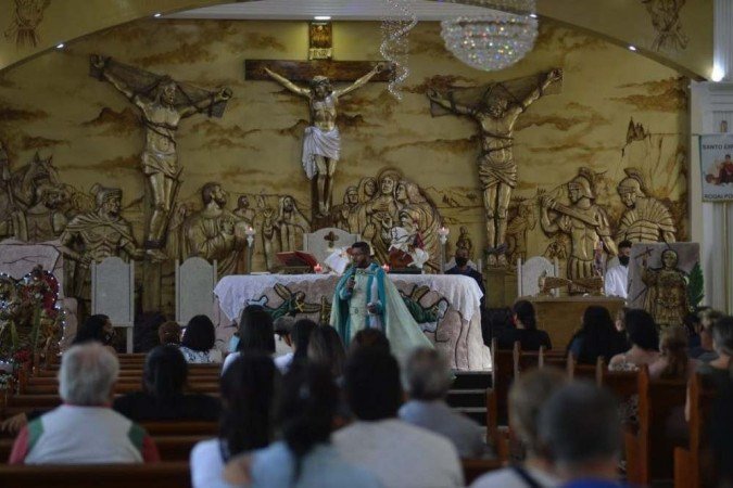 Dessa vez, as celebrações não serão transmitidas, mas a quantidade de devotos na igreja foi reduzido - (crédito: Ed Alves) Dessa vez, as celebrações não serão transmitidas, mas a quantidade de devotos na igreja foi reduzido - (crédito: Ed Alves)