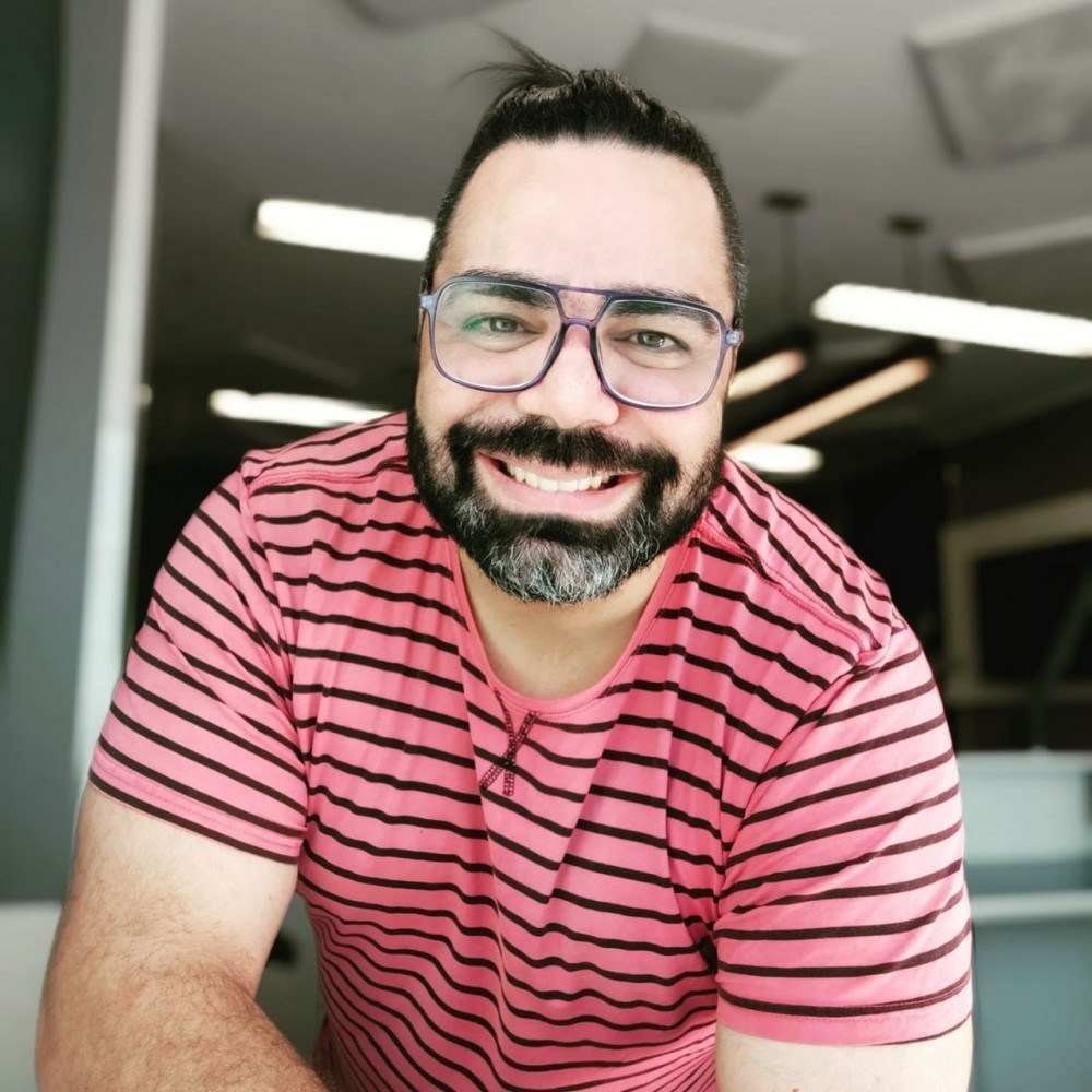 Locutor da rádio Atividade FM morre aos 38 anos, por complicações da covid-19