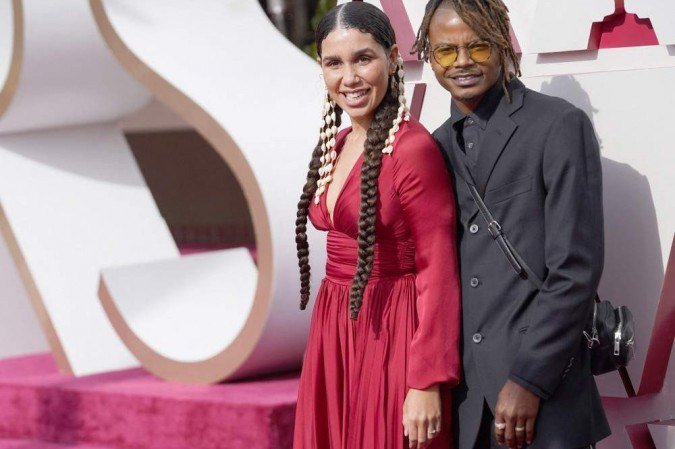 O cineasta norte-americano Garrett Bradley (E) e Azikiwe Mohammed