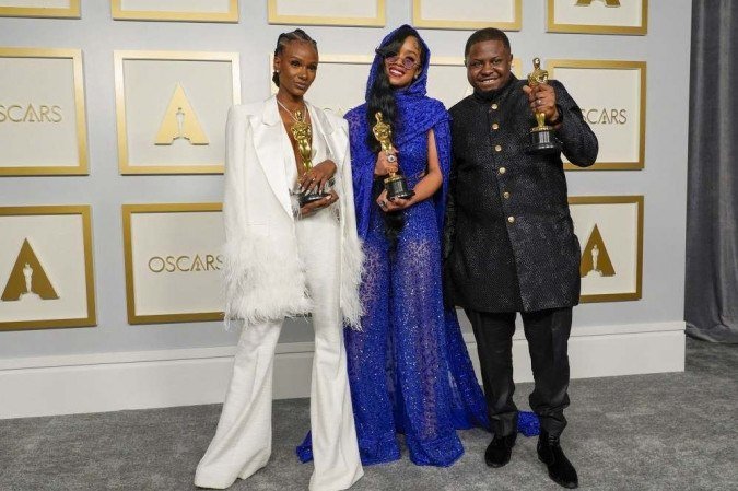 Tiara Thomas, H.E.R e Dernst Emile II, vencedores da Melhor Canção Original por 