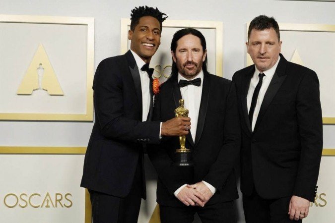Jon Batiste, Trent Reznor e Atticus Ross, vencedores de Melhor Trilha Sonora Original para 