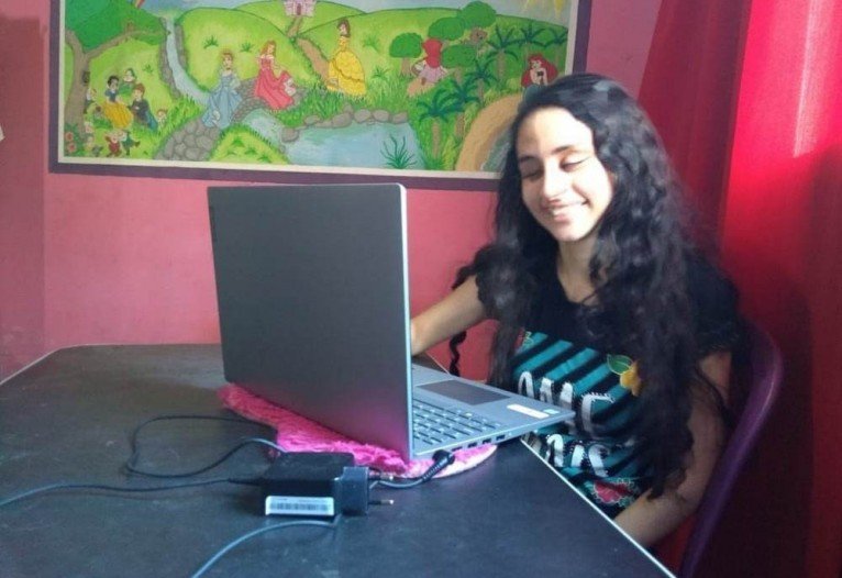 A tecnologia foi uma grande aliada da Maria Gabriella nos estudos 