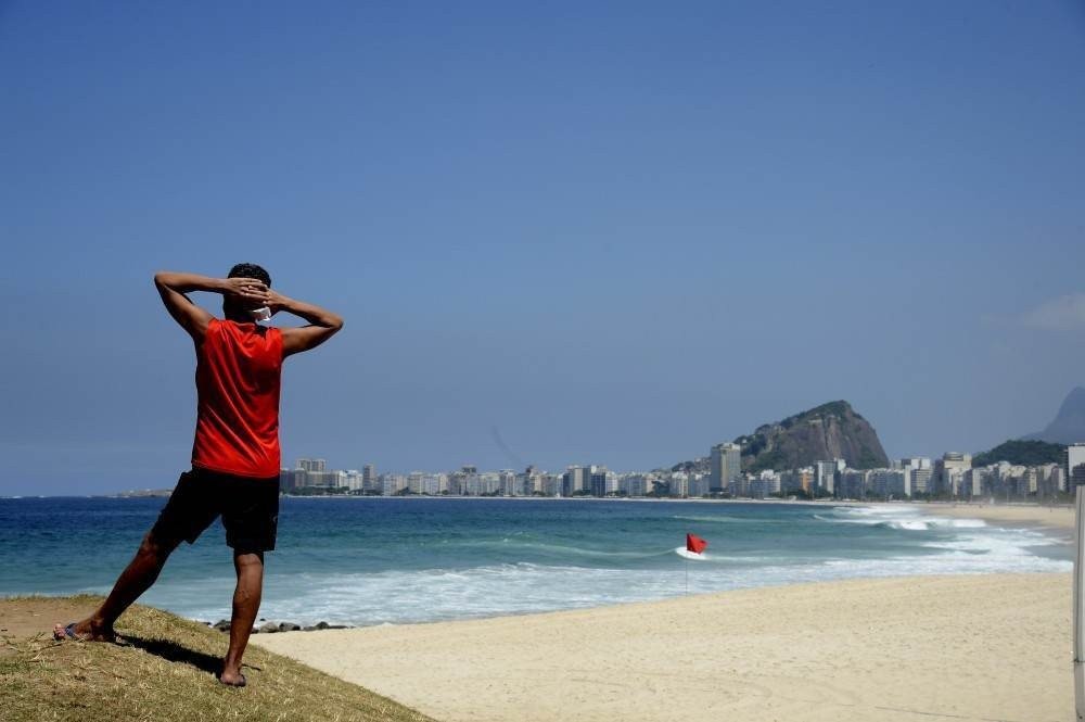 Rio reabre praias com público dividido quanto às medidas de restrição