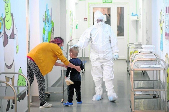 Cientistas observaram fadiga crônica em meninos e meninas cinco meses após a alta - (crédito: Daniel Mihailescu/AFP - 18/7/20) Cientistas observaram fadiga crônica em meninos e meninas cinco meses após a alta - (crédito: Daniel Mihailescu/AFP - 18/7/20)