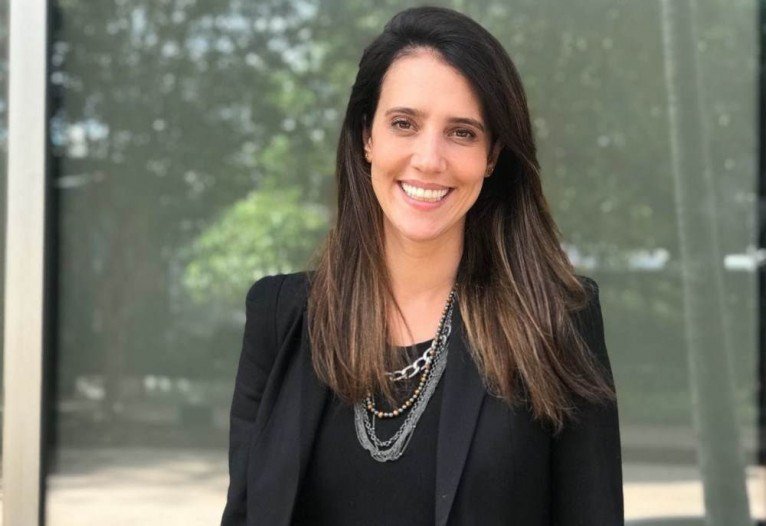 'O fato de nos mantermos abertos, prontos para a escuta e para adaptar nossas expectativas e maneiras de fazer ao contexto de cada família nos aproximou e garantiu que a aprendizagem se tornasse muito mais potente', afirma Leticia Lyle, diretora da Camino School

