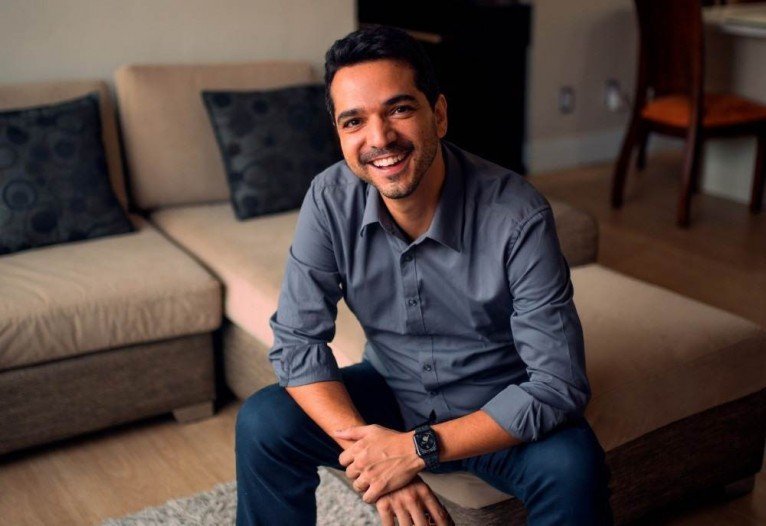 Raphael Coelho, CEO da plataforma TutorMundi, afirma que o dia da educação é para comemorar a liberdade de estudo