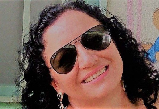 Lourdes e outros professores decidiram entregar atividades impressas aos alunos diante das dificuldades de deslocamento dos pais.