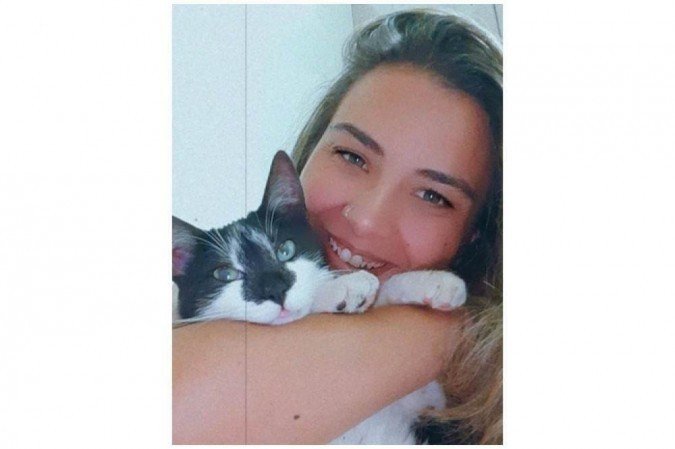 Frajola costuma caçar e levar a presa, como demonstração de afeto, para a sua tutora, Ester Rolim
- (crédito: Arquivo pessoal) Frajola costuma caçar e levar a presa, como demonstração de afeto, para a sua tutora, Ester Rolim
- (crédito: Arquivo pessoal)