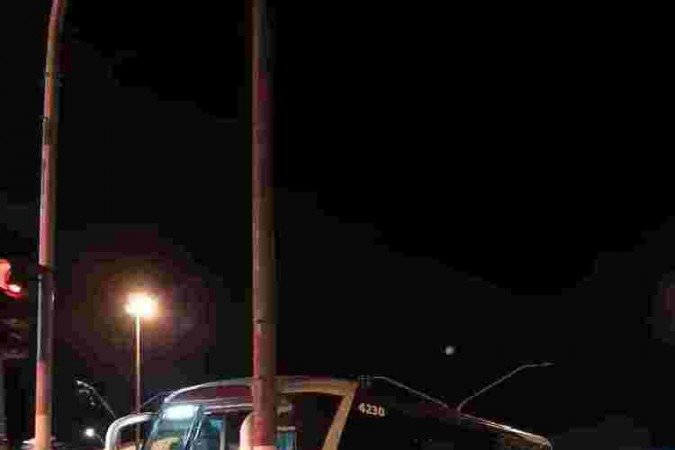 Recém-nascido morre após ser ejetado para fora do veículo