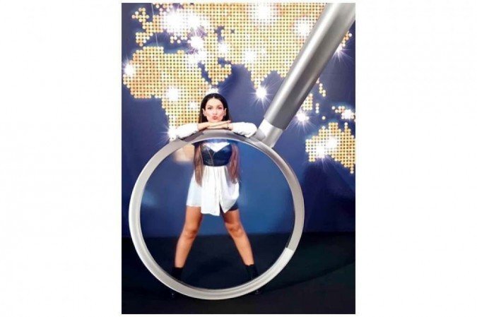 Juliette Freire, do BBB 21, usou o corset sobre uma camisa oversized 