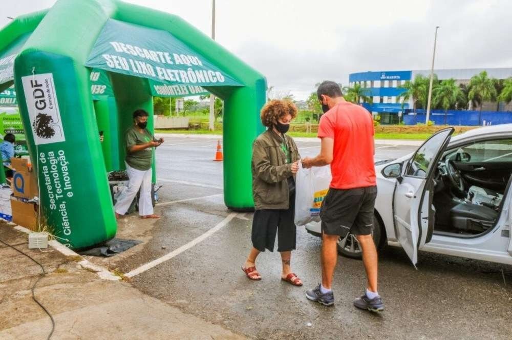 Reciclotech entrega computadores para conselheiros tutelares do DF