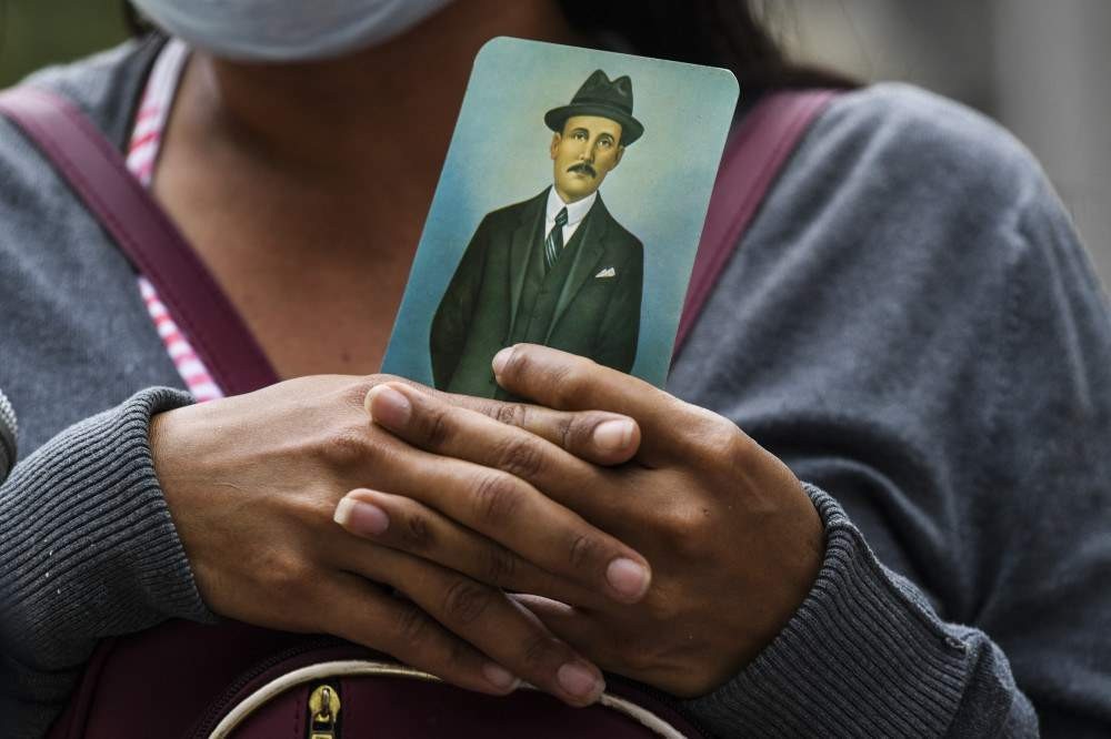 'Médico dos pobres' é beatificado, último passo para a santidade