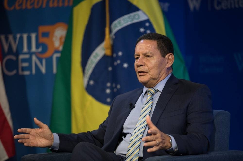 Mourão critica prisões de bolsonaristas e chama governo Lula de 