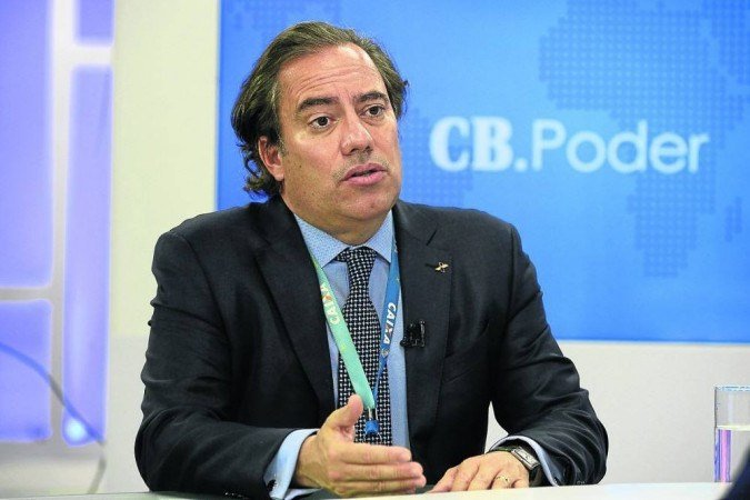 Pedro Guimarães enfatizou a participação de mais de 150 mil pequenos investidores na operação, inclusive aposentados e empregados: Pedro Guimarães enfatizou a participação de mais de 150 mil pequenos investidores na operação, inclusive aposentados e empregados: