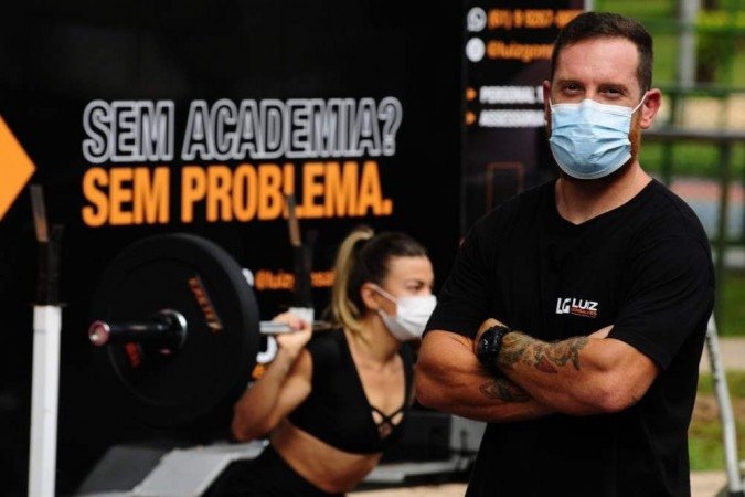 O personal trainer Luiz Antonio Gonçalves dribla a pandemia com criatividade para não parar