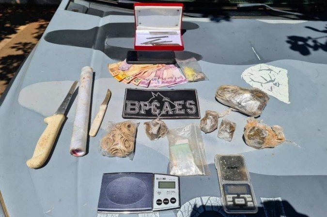 Homem é detido por tráfico de drogas - (crédito: PMDF/Divulgação) Homem é detido por tráfico de drogas - (crédito: PMDF/Divulgação)