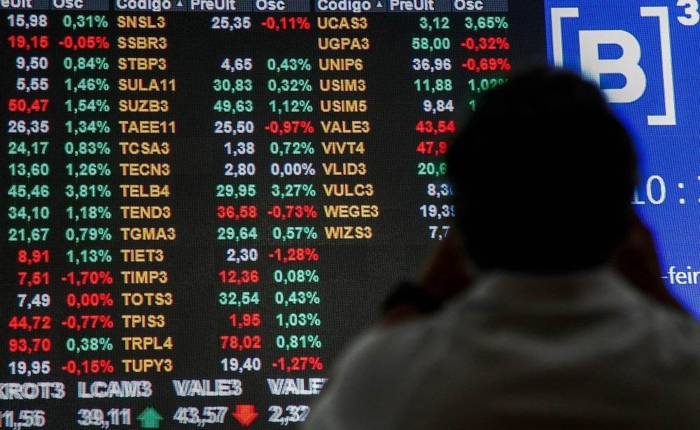 Ibovespa tem mais longa série negativa em 25 anos e recua 3,18% no mês