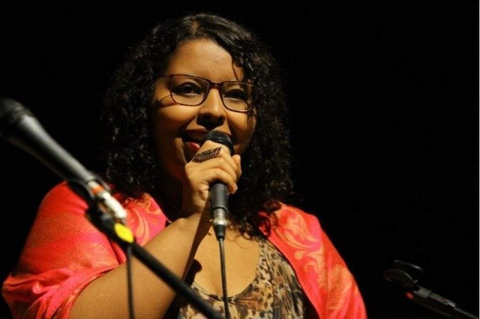 Denise Oliveira homenageia companheiro em álbum de estreia - (crédito: Marizan Fontinele/Divulgacao) Denise Oliveira homenageia companheiro em álbum de estreia - (crédito: Marizan Fontinele/Divulgacao)