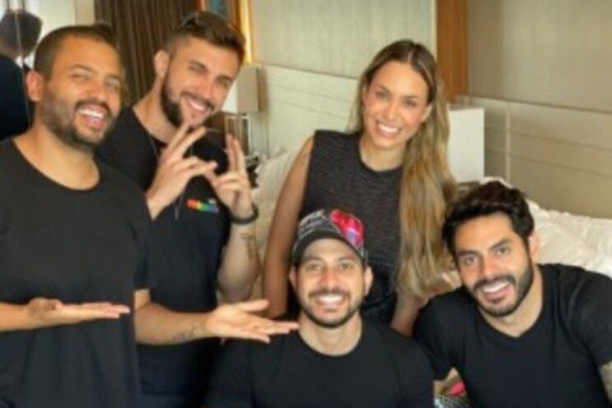 Confinados em hotel, brothers celebram antes da final do BBB21 - (crédito: Reprodução/Instagram) Confinados em hotel, brothers celebram antes da final do BBB21 - (crédito: Reprodução/Instagram)