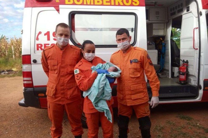 Criança ainda tinha o cordão umbilical preso ao corpo - (crédito: Divulgação/CBMDF) Criança ainda tinha o cordão umbilical preso ao corpo - (crédito: Divulgação/CBMDF)