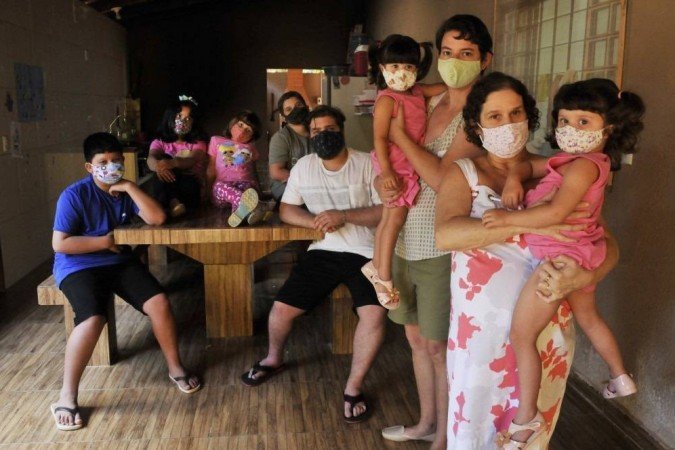 Angélica e Geórgia formaram uma linda família, com sete filhos, entre adotados e inseminados -  (crédito: Marcelo Ferreira/CB/D.A.Press                   )