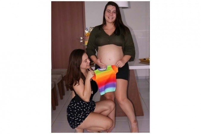 Jacqueline e Manuella aguardam ansiosas a chegada de Ant&ocirc;nio