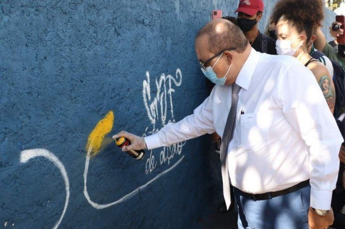 Na Avenida do Murão, o projeto contempla recapeamento, recuperação de meios-fios e de bocas de lobo - (crédito: Renato Alves/Agência Brasília) Na Avenida do Murão, o projeto contempla recapeamento, recuperação de meios-fios e de bocas de lobo - (crédito: Renato Alves/Agência Brasília)