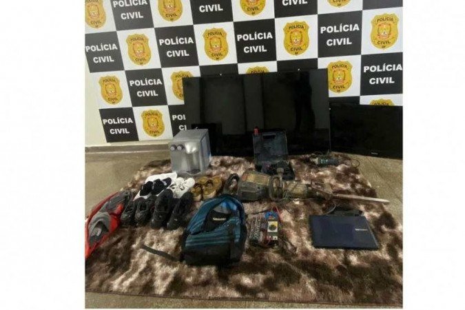 Homens levaram diversos objetos e o carro da vítima -  (crédito: PCDF/Divulgação)