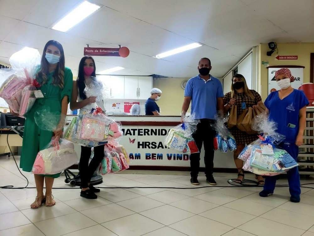 30 kits de higiene e 20 kits de enxovais foram doados