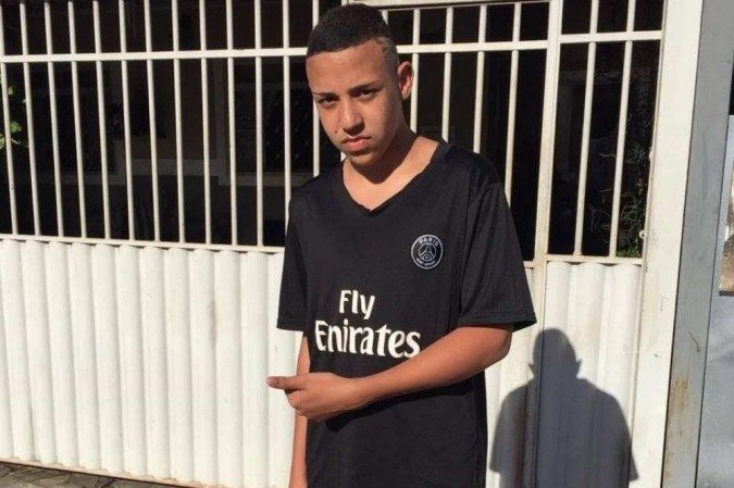 Kennedy Juan de Farias pediu dinheiro à mãe como presente de aniversário para completar a compra de um tênis - (crédito: Redes sociais) Kennedy Juan de Farias pediu dinheiro à mãe como presente de aniversário para completar a compra de um tênis - (crédito: Redes sociais)