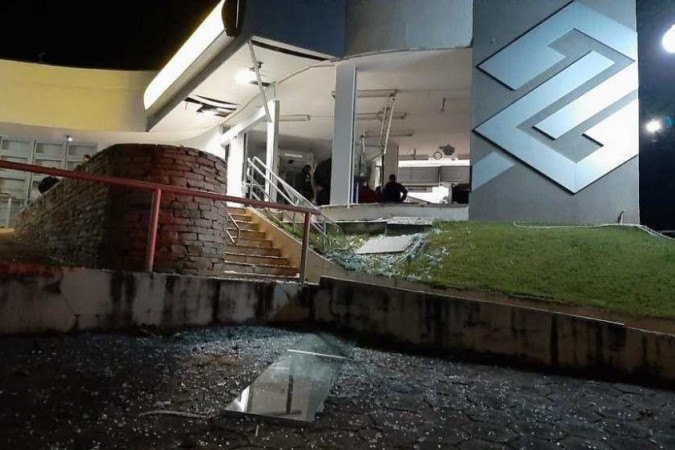 Ação do grupo começou por volta das 4 horas desta segunda-feira