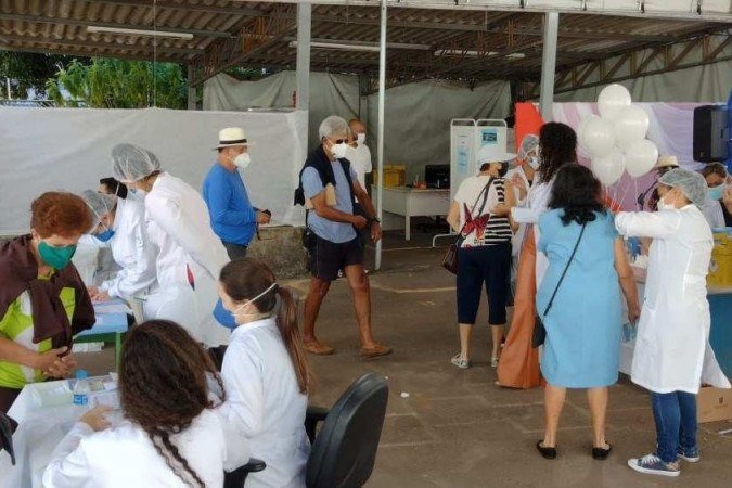A música foi uma forma de tornar a espera dos idosos mais agradável -  (crédito: Ed Alves/CB/D.A. Press)