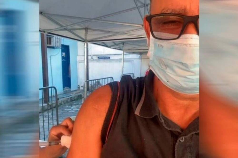 Policial da reserva, Queiroz é vacinado e critica isolamento: 'vamos trabalhar'